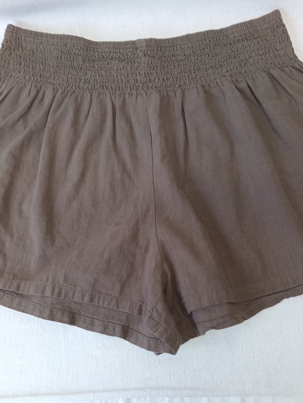 High Waist Smocked Linen-Blend Shorts - Brown